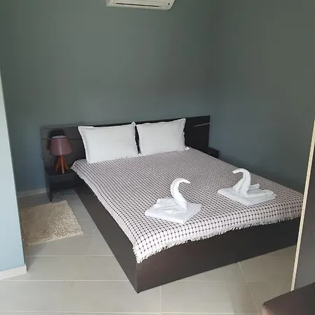 саня 3* Apriltsi (Lovech)