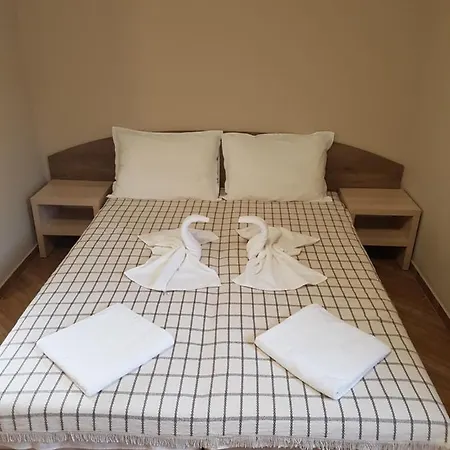 саня 3* Apriltsi (Lovech)