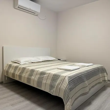 саня 3* Apriltsi (Lovech)