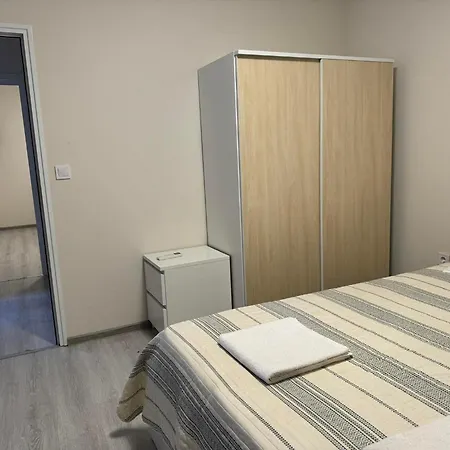 саня 3* Apriltsi (Lovech)